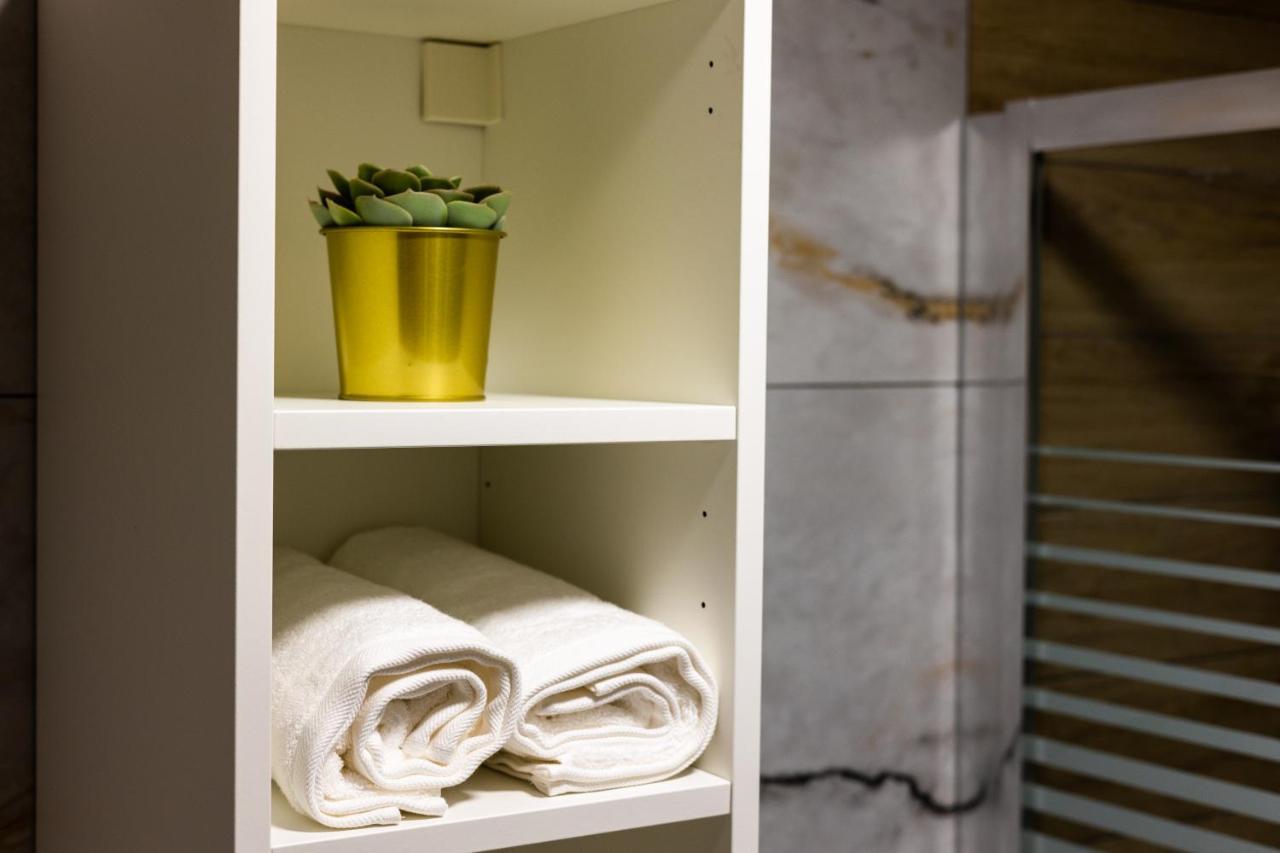 Adriana Apartment Agia Marina Екстериор снимка