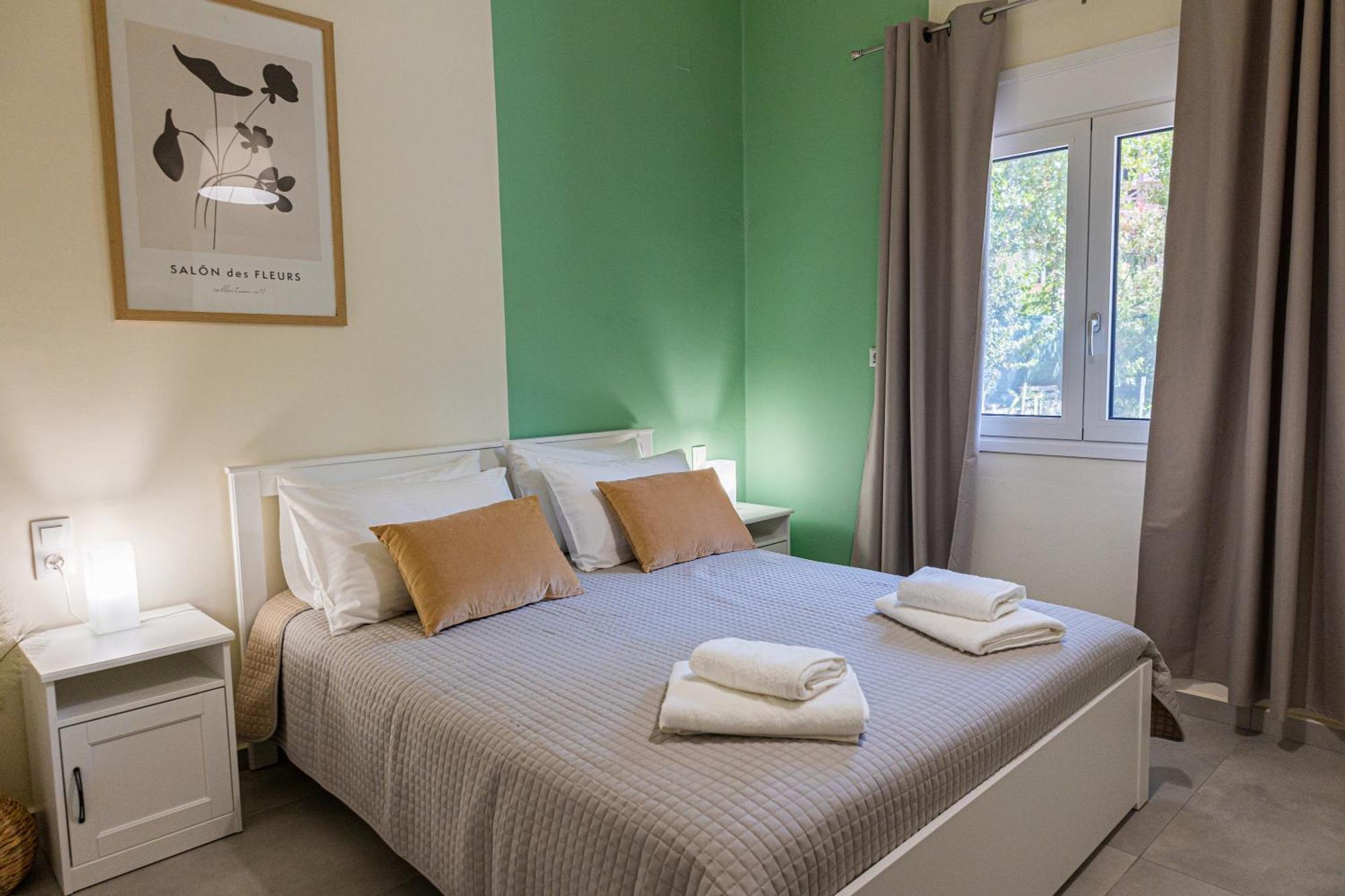 Adriana Apartment Agia Marina Екстериор снимка