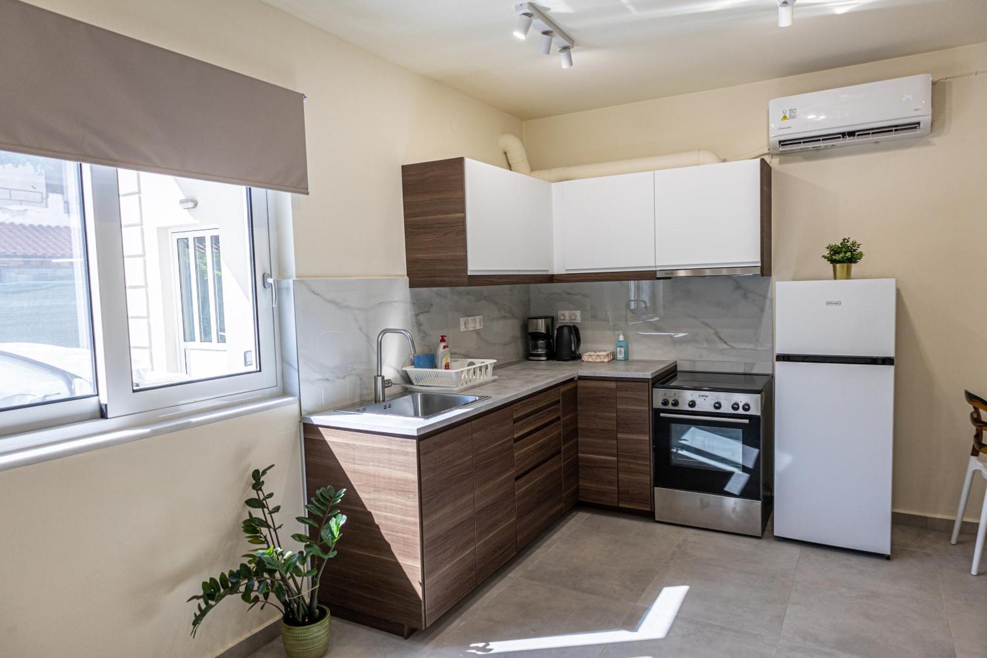 Adriana Apartment Agia Marina Екстериор снимка