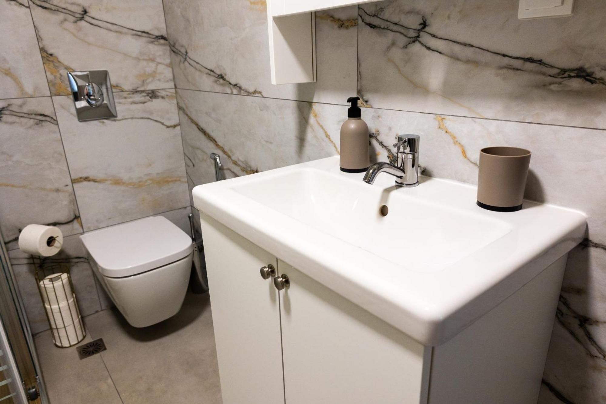 Adriana Apartment Agia Marina Екстериор снимка