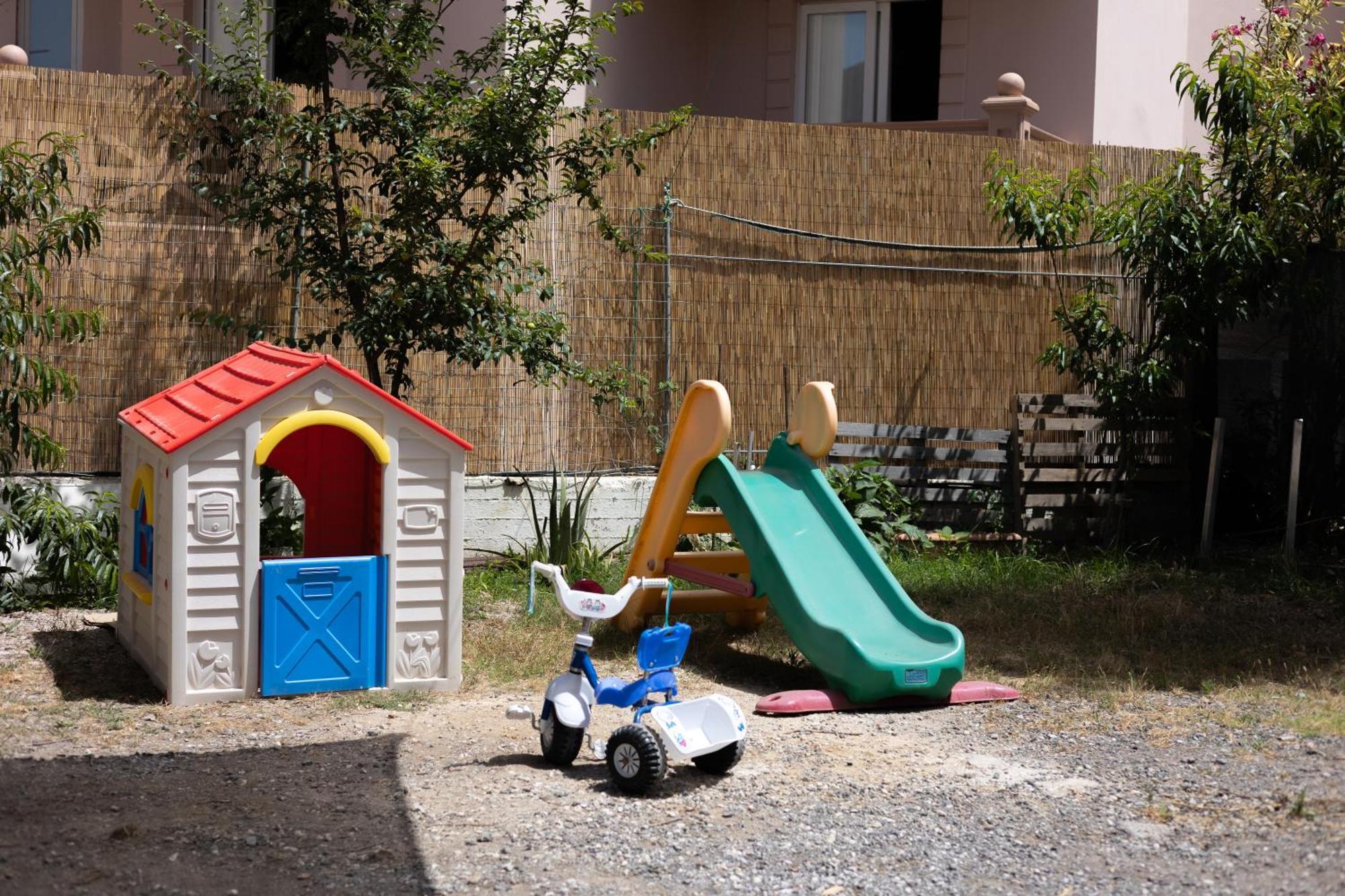 Adriana Apartment Agia Marina Екстериор снимка